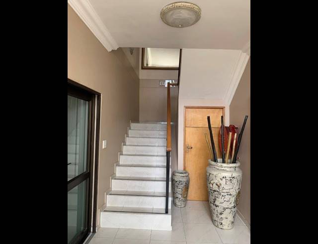 157M² BUSINESS TO LET IN DURBANVILLE CENTRAL